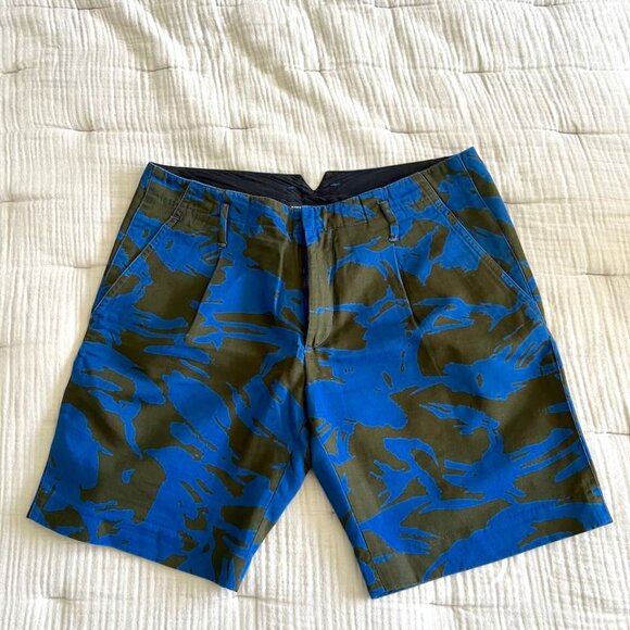 Marc by Marc Jacbos Rare Blue and Green Camo Pattern Men's Pleated Shorts - Picture 1 of 5